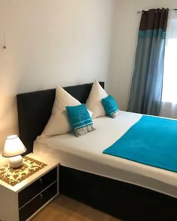 Kolner Ferienwohnung Nahe Messe Mit Terrasse Apartment