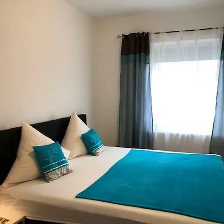 Kolner Ferienwohnung Nahe Messe Mit Terrasse