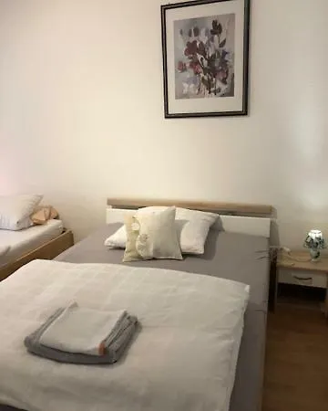 Kolner Ferienwohnung Nahe Messe Mit Terrasse