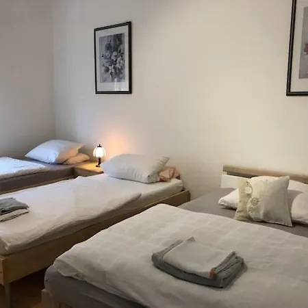 Kolner Ferienwohnung Nahe Messe Mit Terrasse Kolín nad Rýnem